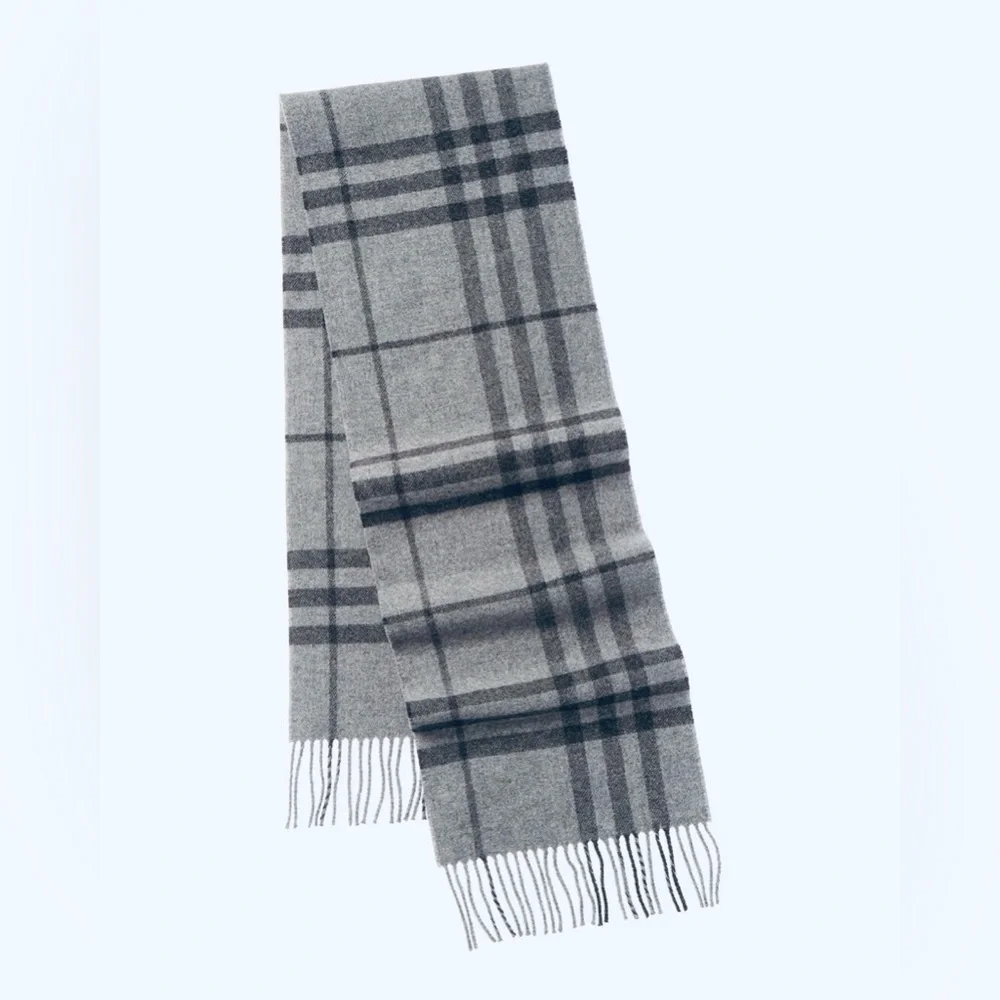 Burberry Check Wool Scarf  in Gray/Black Plaid Unisex - Picture 2 of 9